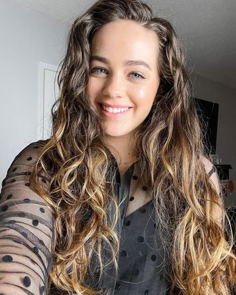 Mary Mouser Nude Leaks OnlyFans Photo 1