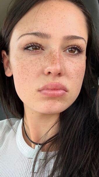 Mazzy Joya / mazzyjoya / petalspliff