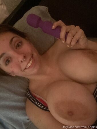 Mia_applez