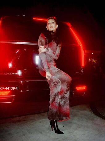 Miley Cyrus Nude Leaks OnlyFans Photo 1273