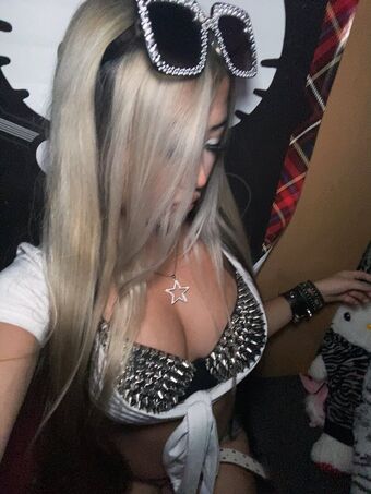 Miley Vang Nude Leaks OnlyFans Photo 12