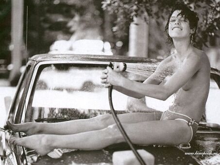 Milla Jovovich Nude Leaks OnlyFans Photo 29
