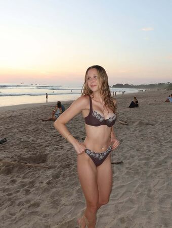 Miranda McKeon Nude Leaks OnlyFans Photo 42