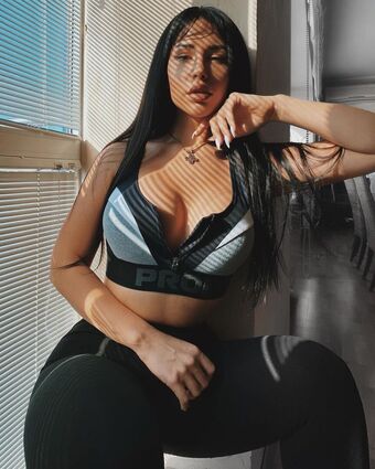 Miravi Nude Leaks OnlyFans Photo 2