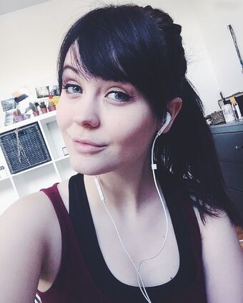 MissGLaDOS / dieamelie_