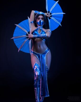 Mortal Kombat Erotic Cosplay