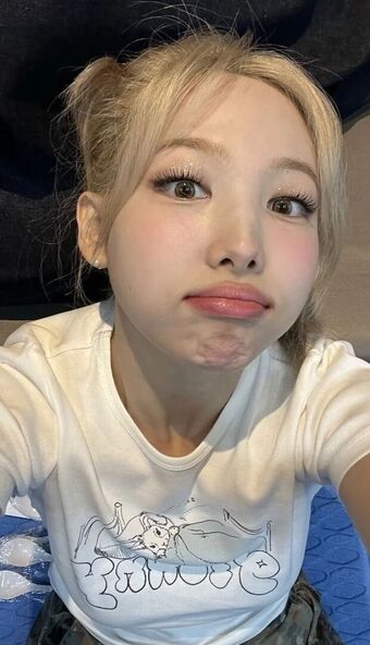 Nayeon Nude Leaks OnlyFans Photo 7