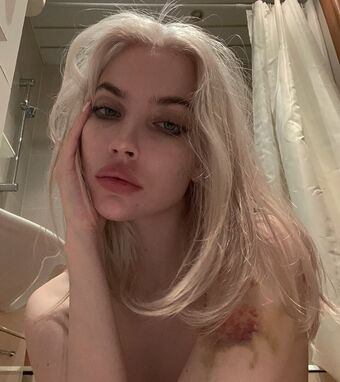 Newfaceinhell Nude Leaks OnlyFans Photo 1