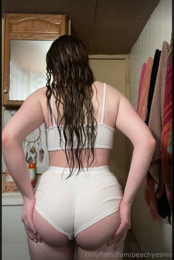 onlypeachyfans Nude Leaks OnlyFans Photo 2