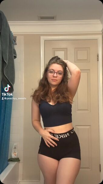 Peachyy_sweets Nude Leaks OnlyFans Photo 14