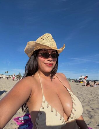 Perks.of.being.claudia Nude Leaks OnlyFans Photo 6