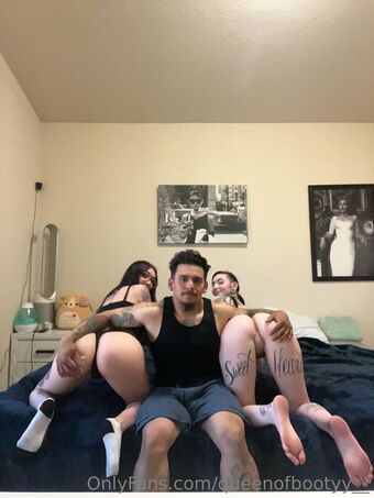 queenofbootyy__