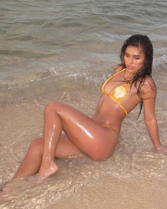 Rayna V