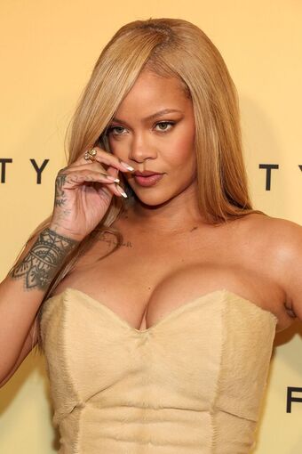 Rihanna Nude Leaks OnlyFans Photo 241