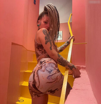Roxy_Wayne
