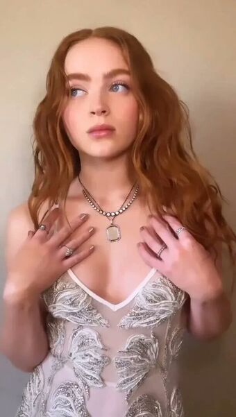 sadiesink Nude Leaks OnlyFans Photo 8