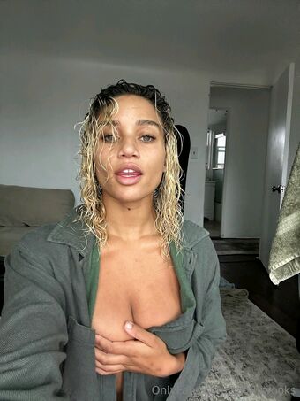 Salah Brooks Nude Leaks OnlyFans Photo 161