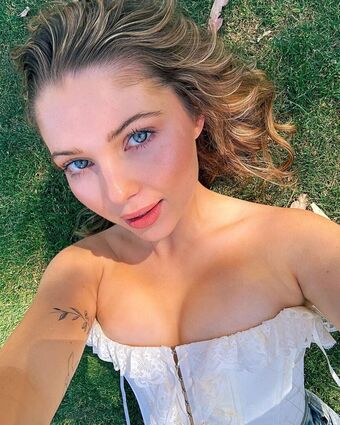 Samantha Hanratty Nude Leaks OnlyFans Photo 5