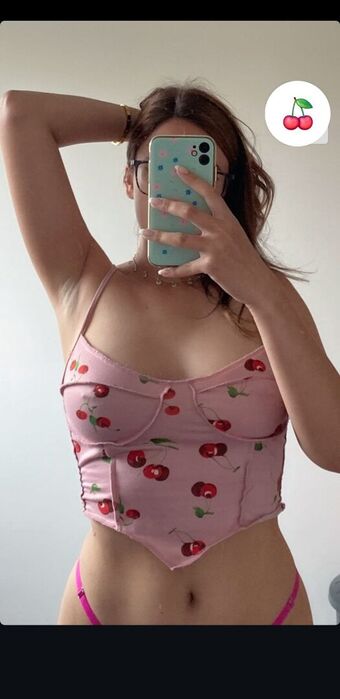 Sarah Beatriz Nude Leaks OnlyFans Photo 11