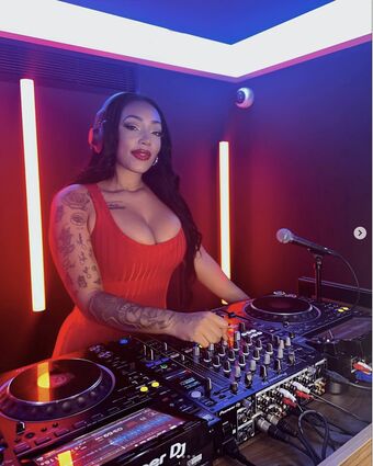 sarzydollyx Nude Leaks OnlyFans Photo 4