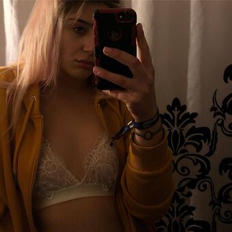 Saskia0