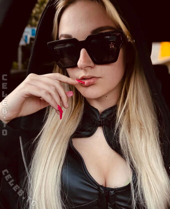 Scarlet-Young