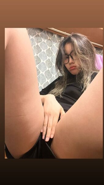 Shulun C. Nude Leaks OnlyFans Photo 12