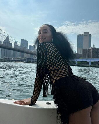Solange Knowle Nude Leaks OnlyFans Photo 7