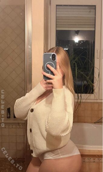 sophie.mzt Nude Leaks OnlyFans Photo 58