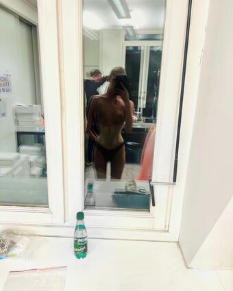 Stella Maxwell Nude Leaks OnlyFans Photo 1