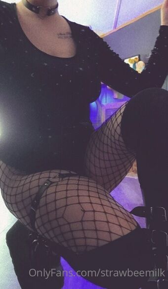 strawbeemilk