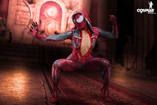Superheroine