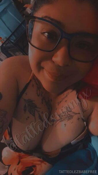 tattedlezbabefree