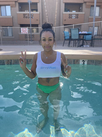 thatonegirlmikeyvlogs