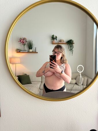 Thea Rose Itsthearose