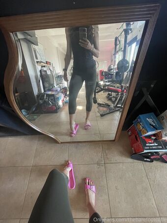 thebarefootcutie