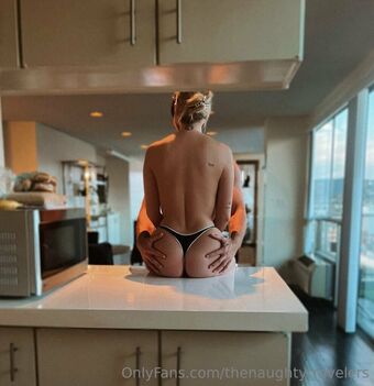 thenaughtytravelers Nude Leaks OnlyFans Photo 4