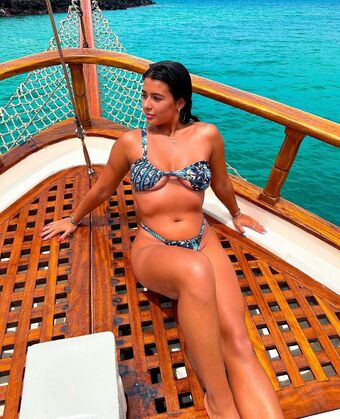 throwsumchlo Nude Leaks OnlyFans Photo 2