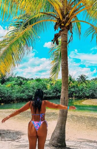 throwsumchlo Nude Leaks OnlyFans Photo 3