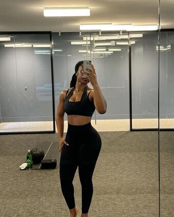 uchemba Nude Leaks OnlyFans Photo 24