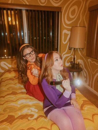 Velma & Daphne Cosplay