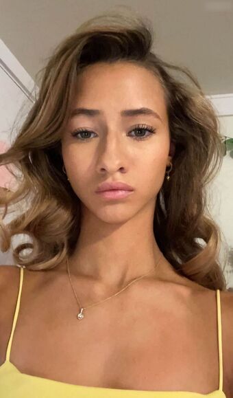 Vielleicht weiß ja jemand wer die junge Dame ist