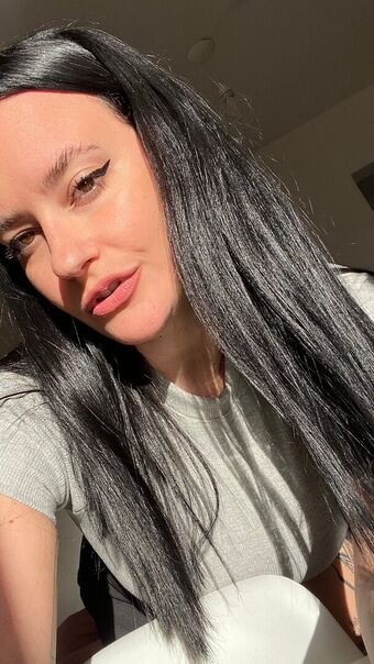 waking_queen