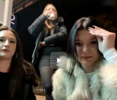 Wer ist diese Frau (Rechts)