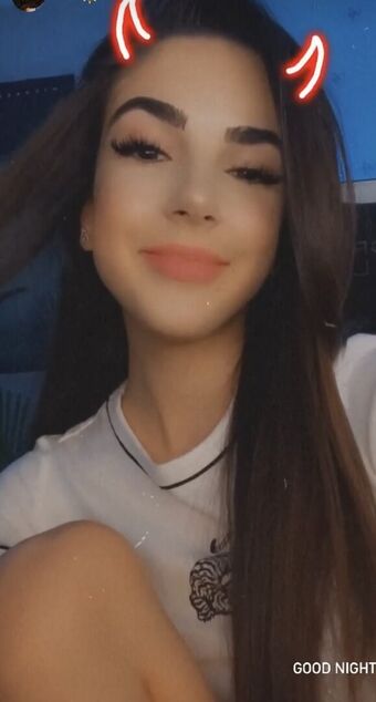 Yoona French Streamer