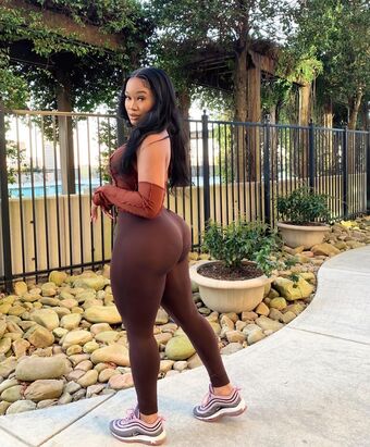 Zelie Timothy Nude Leaks OnlyFans Photo 25