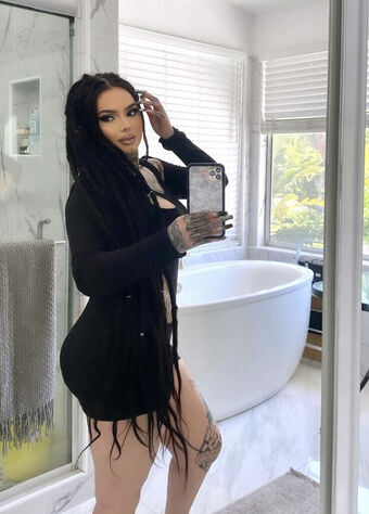 Zhavia
