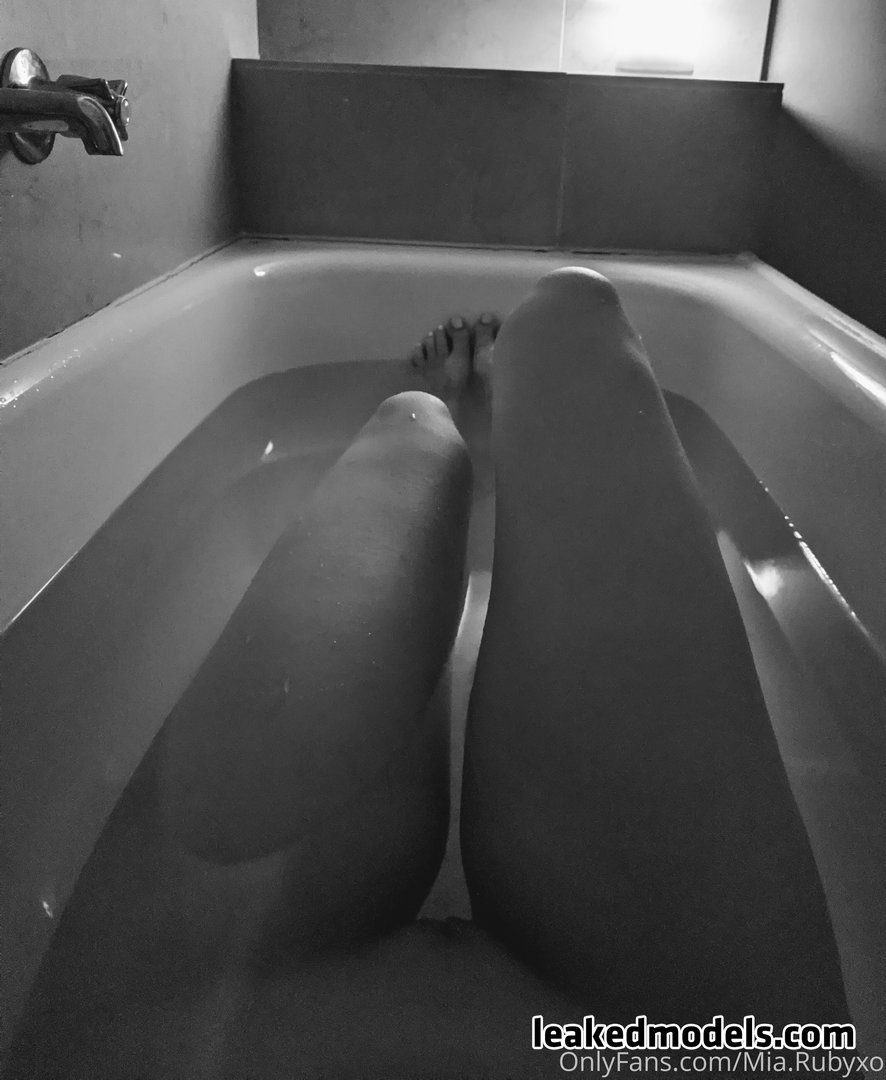 missbellaromano nude leaks leakedmodels.com 049 - Bella Romano – missbellaromano OnlyFans Leaks (92 Photos and 5 Videos)