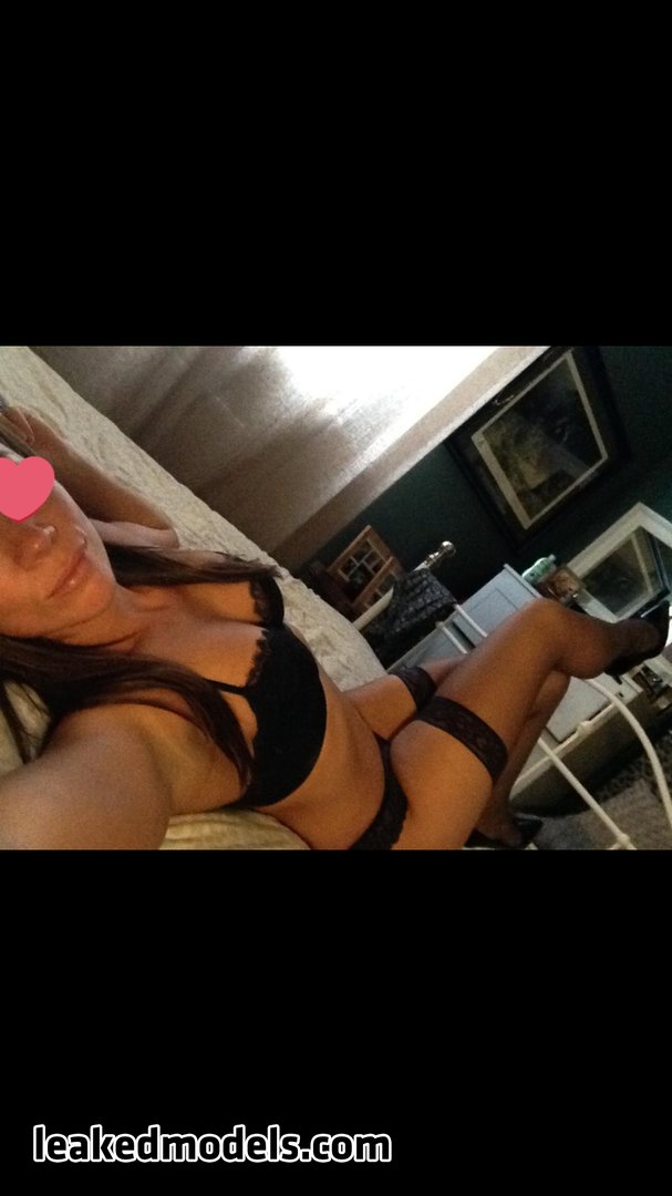 Hotwifemisst aka Blackbreeding Naked (25 Photos + 4 Videos)
