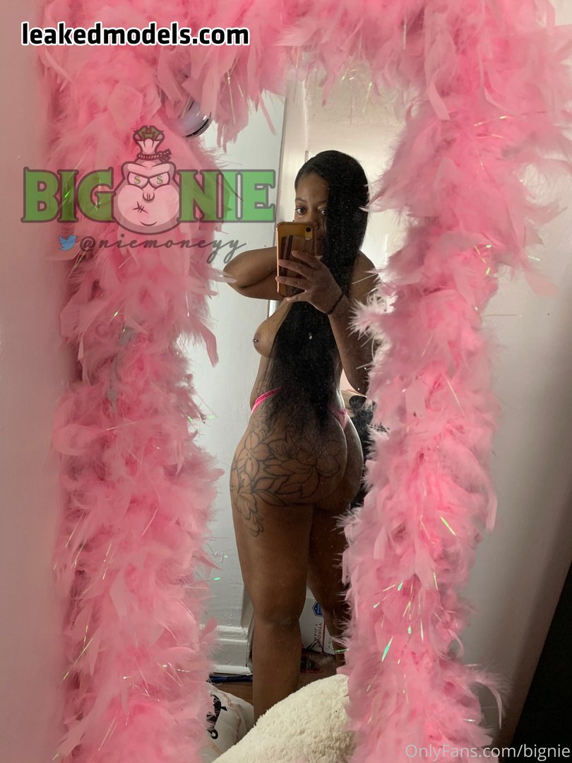 Bignie Nude (9 Photos + 4 Videos)